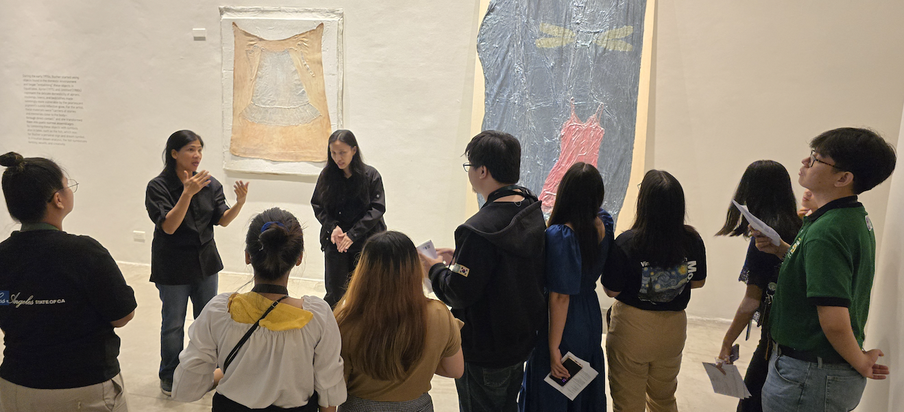 FSL Tour: Deaf Students Visit the Heidi Bucher exhibition at MCAD