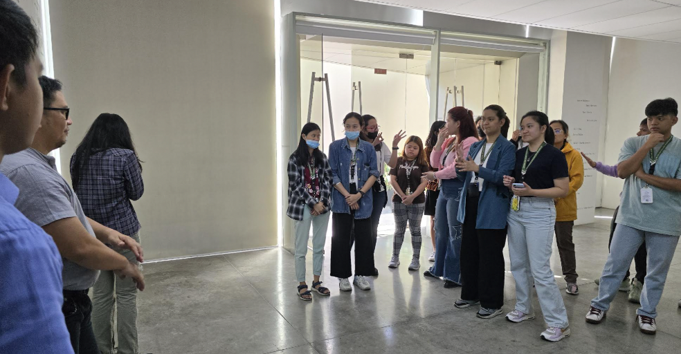 FSL Tour: Deaf Students Visit the Gaming exhibition at MCAD